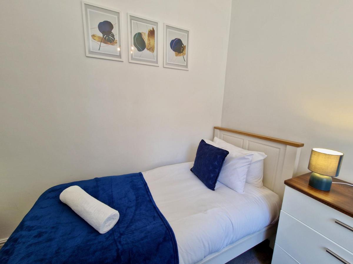 Incredible Private Rooms All With Private Bathrooms In A Fully Serviced House Next To City Centre With Free Parking Coventry Eksteriør billede