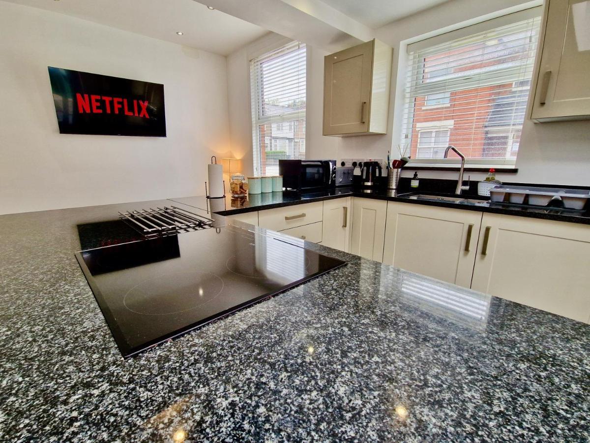 Incredible Private Rooms All With Private Bathrooms In A Fully Serviced House Next To City Centre With Free Parking Coventry Eksteriør billede