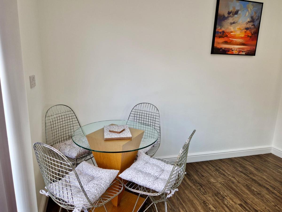 Incredible Private Rooms All With Private Bathrooms In A Fully Serviced House Next To City Centre With Free Parking Coventry Eksteriør billede