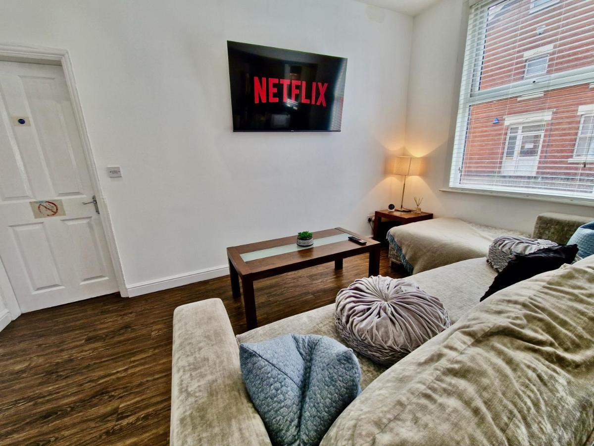 Incredible Private Rooms All With Private Bathrooms In A Fully Serviced House Next To City Centre With Free Parking Coventry Eksteriør billede