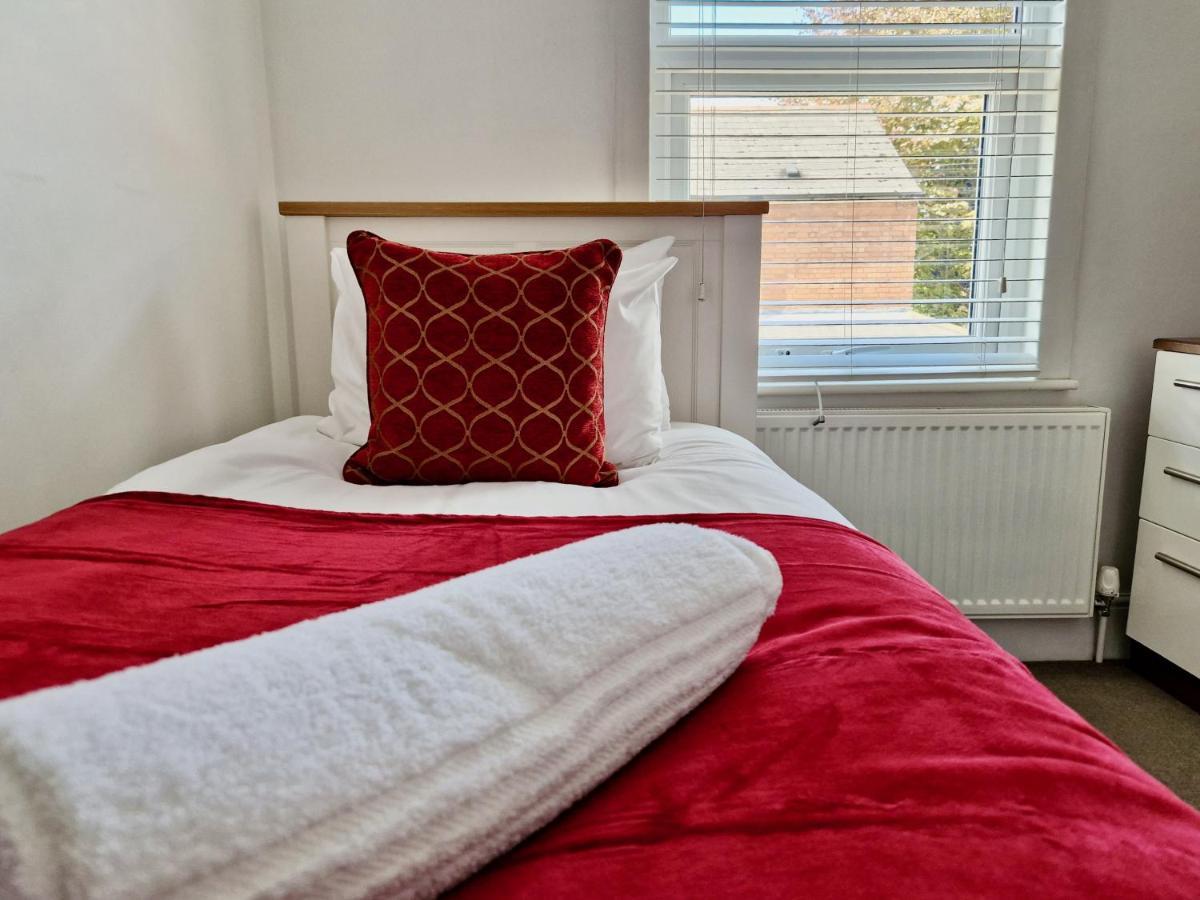 Incredible Private Rooms All With Private Bathrooms In A Fully Serviced House Next To City Centre With Free Parking Coventry Eksteriør billede