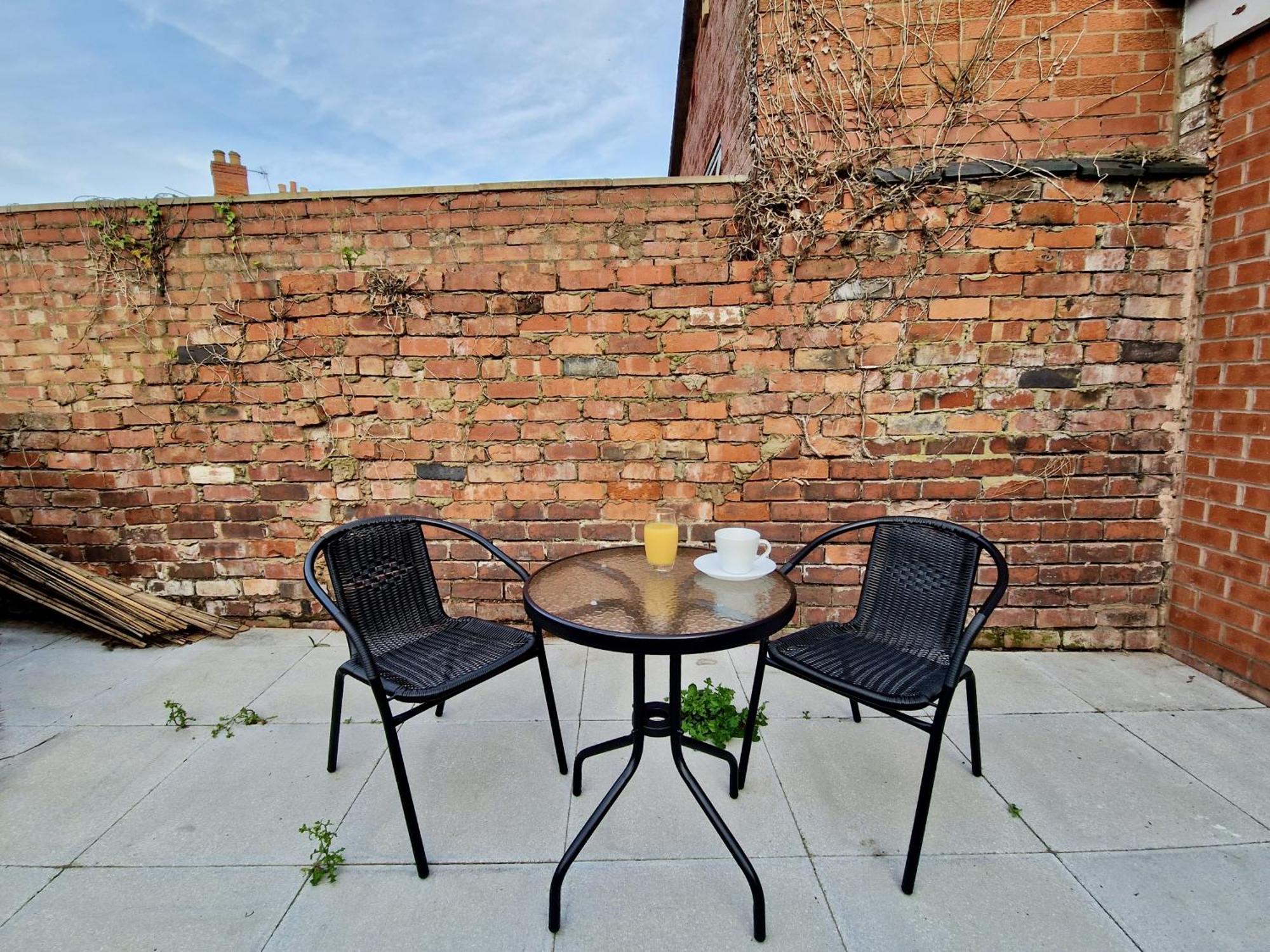 Incredible Private Rooms All With Private Bathrooms In A Fully Serviced House Next To City Centre With Free Parking Coventry Eksteriør billede